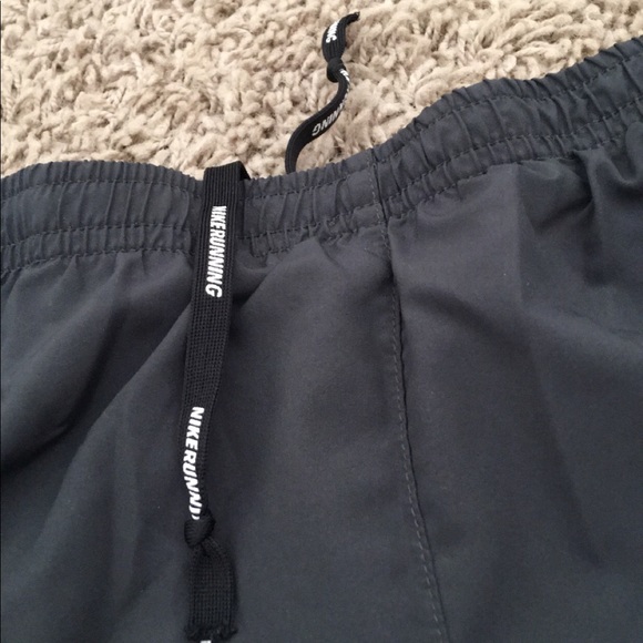 NIKE RUNNING SHORTS - Picture 2 of 3